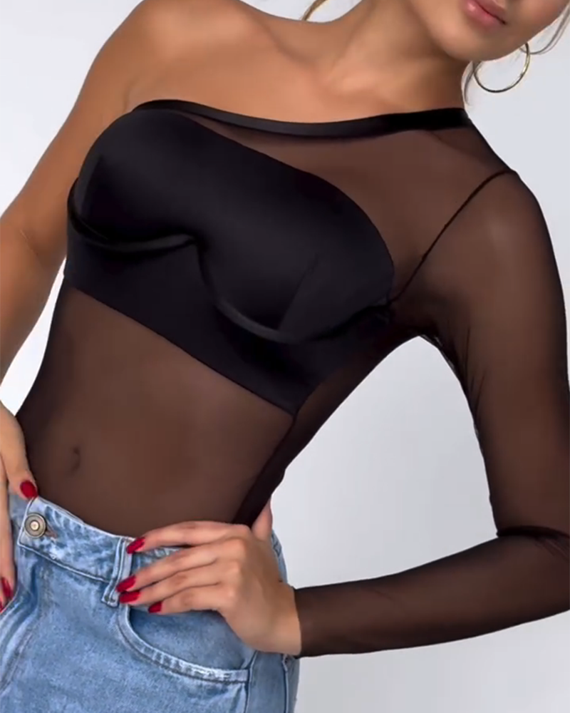 Mesh-top met onregelmatige snit in jumpsuit-stijl